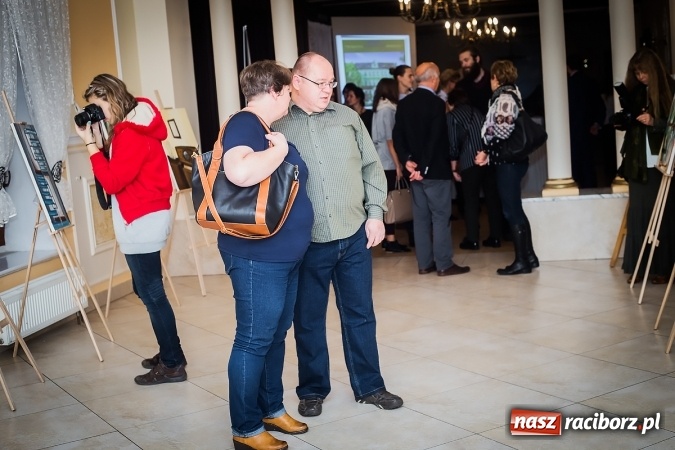 Zdjęcie w galerii na portalu naszraciborz.pl: Wernisaż prac malarskich w Pałacu Wojnowice wiadomości z regionu