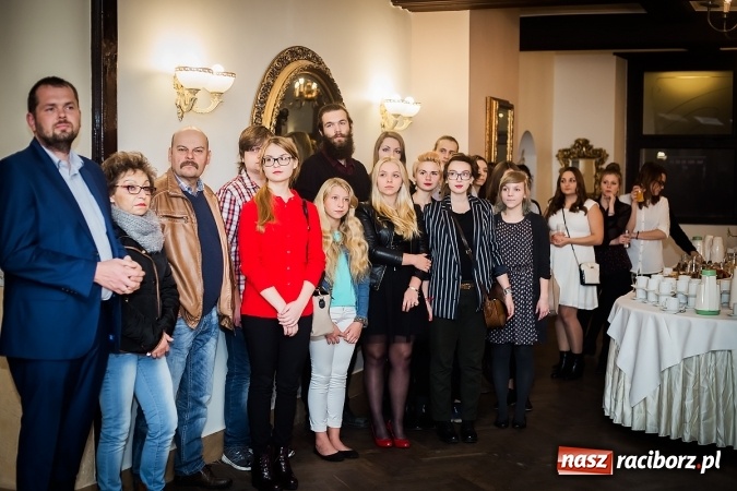 Zdjęcie w galerii na portalu naszraciborz.pl: Wernisaż prac malarskich w Pałacu Wojnowice wiadomości z regionu