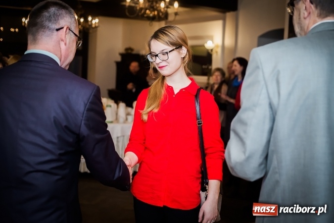 Zdjęcie w galerii na portalu naszraciborz.pl: Wernisaż prac malarskich w Pałacu Wojnowice wiadomości z regionu