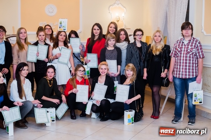 Zdjęcie w galerii na portalu naszraciborz.pl: Wernisaż prac malarskich w Pałacu Wojnowice wiadomości z regionu