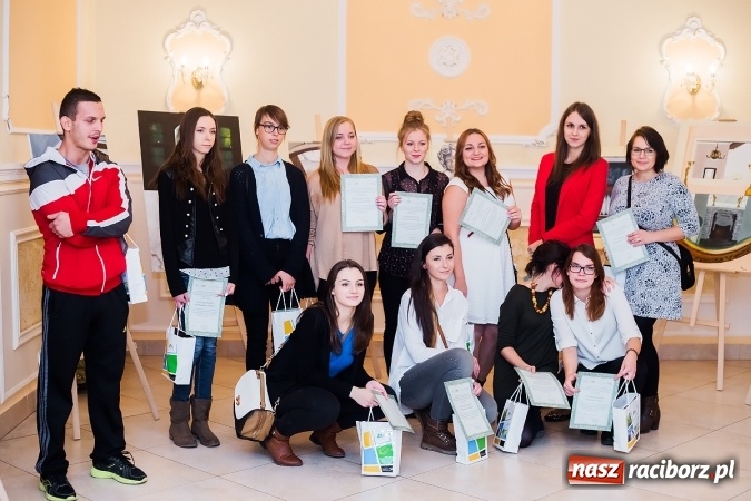 Zdjęcie w galerii na portalu naszraciborz.pl: Wernisaż prac malarskich w Pałacu Wojnowice wiadomości z regionu