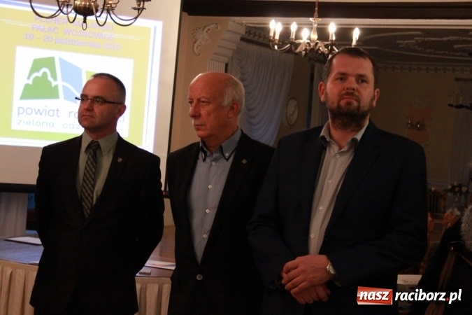 Zdjęcie w galerii na portalu naszraciborz.pl: Wernisaż prac malarskich w Pałacu Wojnowice wiadomości z regionu