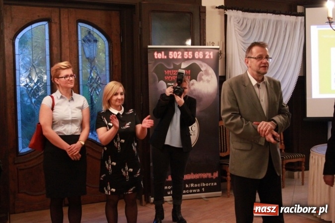 Zdjęcie w galerii na portalu naszraciborz.pl: Wernisaż prac malarskich w Pałacu Wojnowice wiadomości z regionu