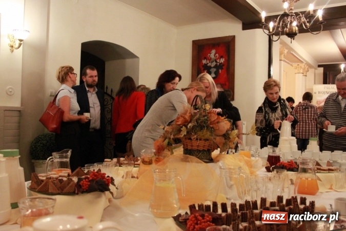 Zdjęcie w galerii na portalu naszraciborz.pl: Wernisaż prac malarskich w Pałacu Wojnowice wiadomości z regionu