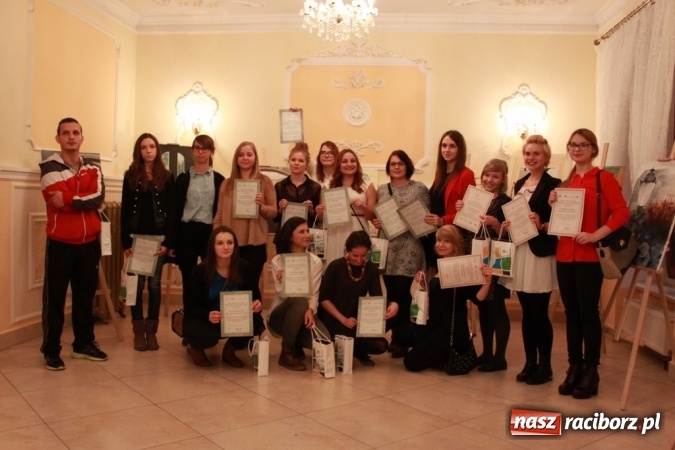 Zdjęcie w galerii na portalu naszraciborz.pl: Wernisaż prac malarskich w Pałacu Wojnowice wiadomości z regionu