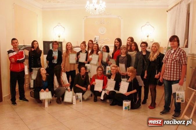 Zdjęcie w galerii na portalu naszraciborz.pl: Wernisaż prac malarskich w Pałacu Wojnowice wiadomości z regionu