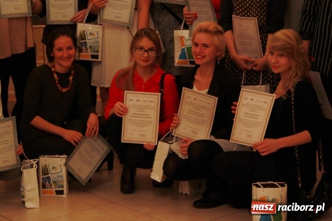 Zdjęcie w galerii na portalu naszraciborz.pl: Wernisaż prac malarskich w Pałacu Wojnowice wiadomości z regionu