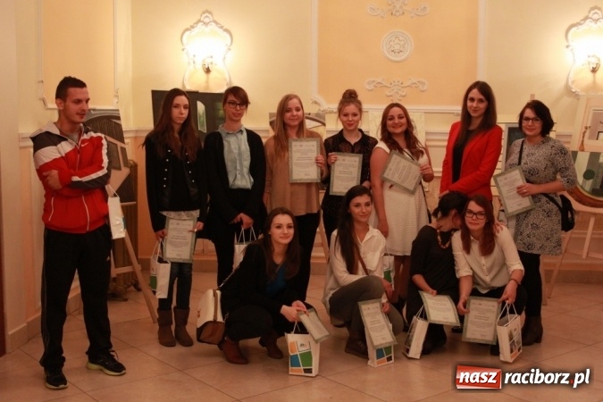 Zdjęcie w galerii na portalu naszraciborz.pl: Wernisaż prac malarskich w Pałacu Wojnowice wiadomości z regionu