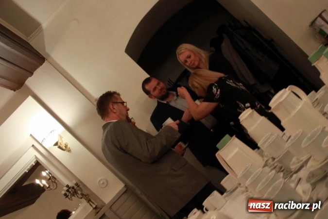 Zdjęcie w galerii na portalu naszraciborz.pl: Wernisaż prac malarskich w Pałacu Wojnowice wiadomości z regionu