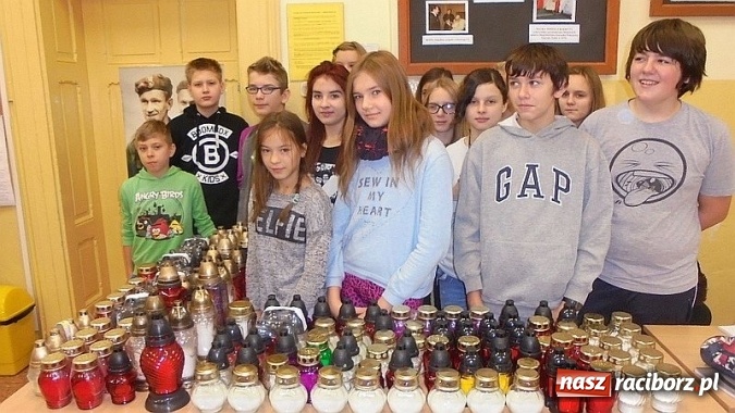 Zdjęcie w galerii na portalu naszraciborz.pl: Podaruj znicz na Kresy 2015 – Gimnazjum nr 5 wzięło udział w akcji  wiadomości z regionu