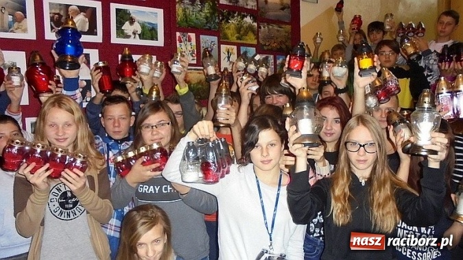 Zdjęcie w galerii na portalu naszraciborz.pl: Podaruj znicz na Kresy 2015 – Gimnazjum nr 5 wzięło udział w akcji  wiadomości z regionu