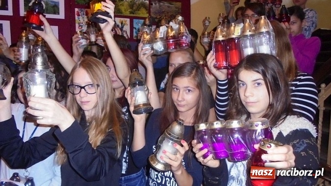 Zdjęcie w galerii na portalu naszraciborz.pl: Podaruj znicz na Kresy 2015 – Gimnazjum nr 5 wzięło udział w akcji  wiadomości z regionu