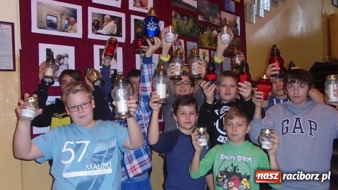 Zdjęcie w galerii na portalu naszraciborz.pl: Podaruj znicz na Kresy 2015 – Gimnazjum nr 5 wzięło udział w akcji  wiadomości z regionu