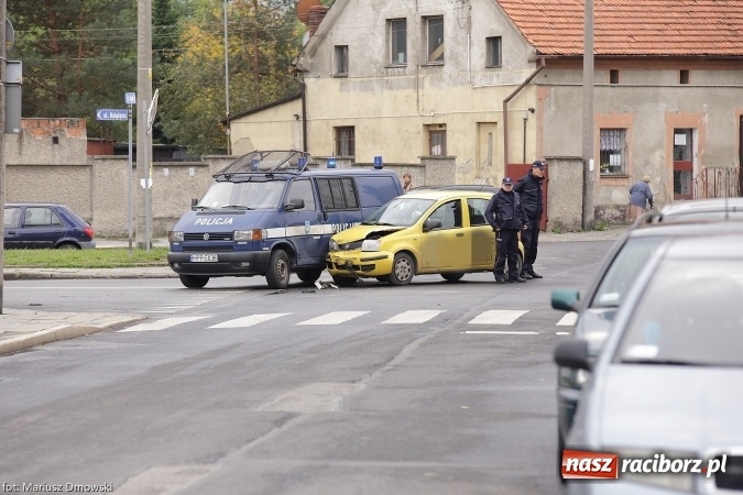 Zdjęcie w galerii na portalu naszraciborz.pl: Panda zderzyła się z policyjnym furgonem wiadomości z regionu
