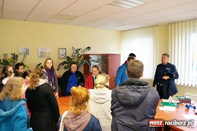 Zdjęcie w galerii na portalu naszraciborz.pl: Uczniowie Zespołu Szkół Specjalnych z wizytą u raciborskich mundurowych  wiadomości z regionu