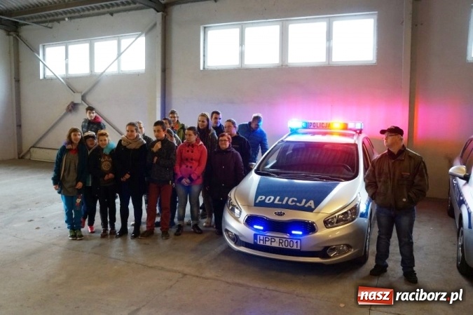 Zdjęcie w galerii na portalu naszraciborz.pl: Uczniowie Zespołu Szkół Specjalnych z wizytą u raciborskich mundurowych  wiadomości z regionu