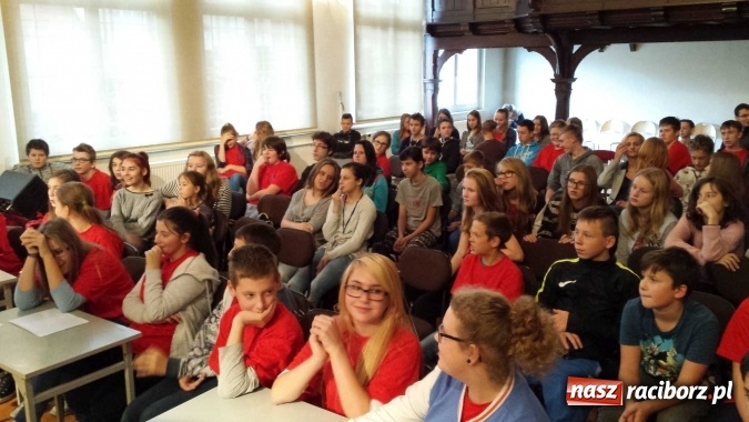 Zdjęcie w galerii na portalu naszraciborz.pl: Czytanie to przyjemność. Udowodnili to w Gimnazjum nr 5  wiadomości z regionu