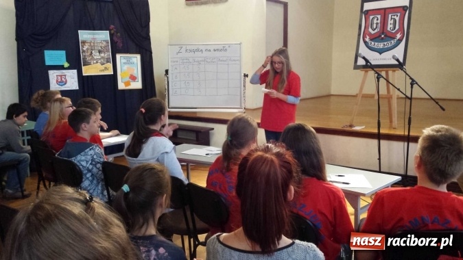 Zdjęcie w galerii na portalu naszraciborz.pl: Czytanie to przyjemność. Udowodnili to w Gimnazjum nr 5  wiadomości z regionu