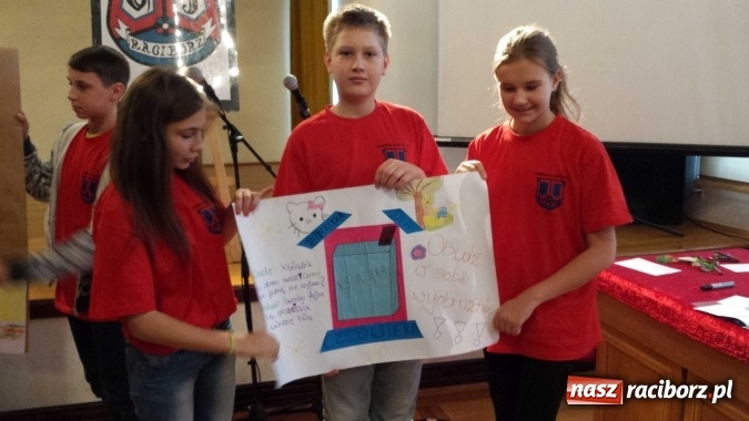 Zdjęcie w galerii na portalu naszraciborz.pl: Czytanie to przyjemność. Udowodnili to w Gimnazjum nr 5  wiadomości z regionu