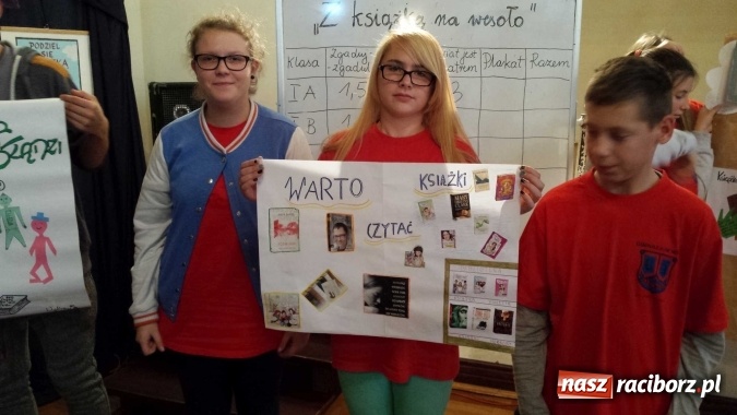Zdjęcie w galerii na portalu naszraciborz.pl: Czytanie to przyjemność. Udowodnili to w Gimnazjum nr 5  wiadomości z regionu