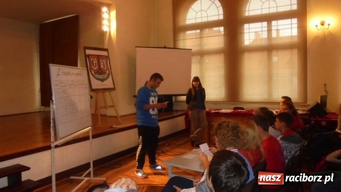 Zdjęcie w galerii na portalu naszraciborz.pl: Czytanie to przyjemność. Udowodnili to w Gimnazjum nr 5  wiadomości z regionu