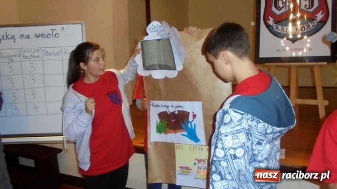 Zdjęcie w galerii na portalu naszraciborz.pl: Czytanie to przyjemność. Udowodnili to w Gimnazjum nr 5  wiadomości z regionu