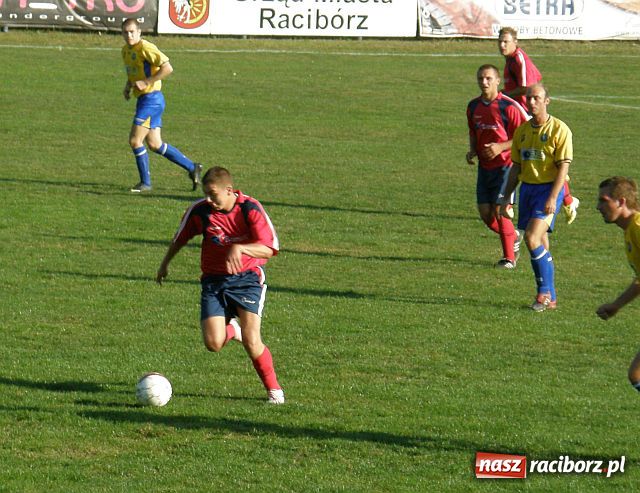 Zdjęcie w galerii na portalu naszraciborz.pl: Bezbramkowy remis na Srebrnej wiadomości z regionu