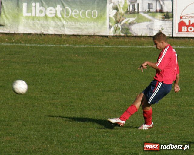 Zdjęcie w galerii na portalu naszraciborz.pl: Bezbramkowy remis na Srebrnej wiadomości z regionu