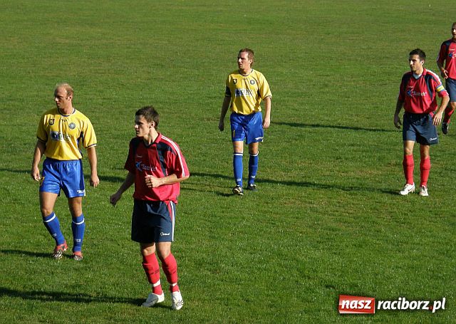 Zdjęcie w galerii na portalu naszraciborz.pl: Bezbramkowy remis na Srebrnej wiadomości z regionu