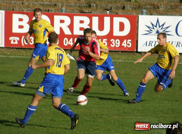 Zdjęcie w galerii na portalu naszraciborz.pl: Bezbramkowy remis na Srebrnej wiadomości z regionu