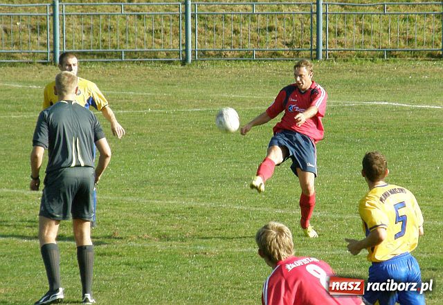 Zdjęcie w galerii na portalu naszraciborz.pl: Bezbramkowy remis na Srebrnej wiadomości z regionu