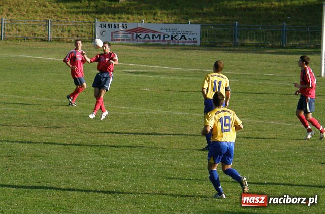 Zdjęcie w galerii na portalu naszraciborz.pl: Bezbramkowy remis na Srebrnej wiadomości z regionu