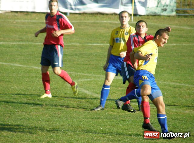 Zdjęcie w galerii na portalu naszraciborz.pl: Bezbramkowy remis na Srebrnej wiadomości z regionu