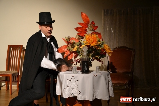 Zdjęcie w galerii na portalu naszraciborz.pl: Falbanka i szabelka - premiera spektaklu w nowej obsadzie na Zamku Piastowskim za nami  wiadomości z regionu