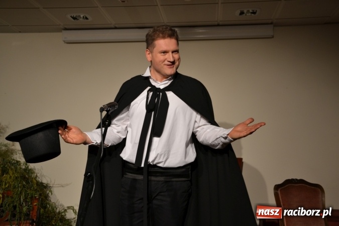 Zdjęcie w galerii na portalu naszraciborz.pl: Falbanka i szabelka - premiera spektaklu w nowej obsadzie na Zamku Piastowskim za nami  wiadomości z regionu