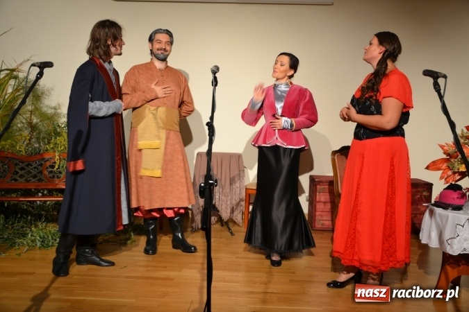 Zdjęcie w galerii na portalu naszraciborz.pl: Falbanka i szabelka - premiera spektaklu w nowej obsadzie na Zamku Piastowskim za nami  wiadomości z regionu