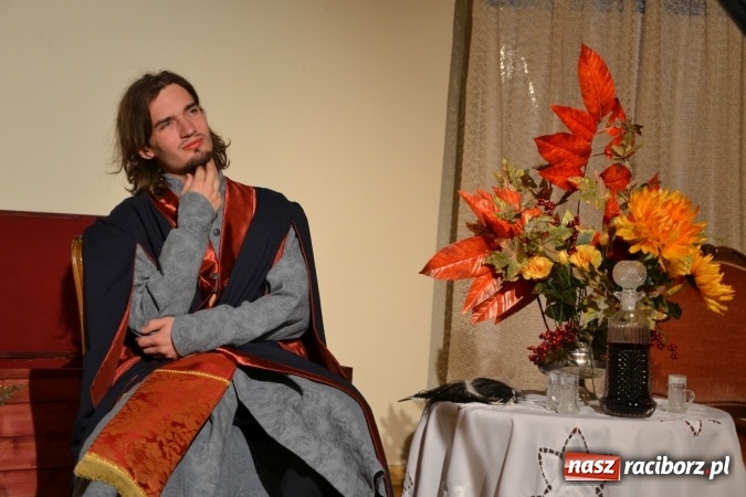 Zdjęcie w galerii na portalu naszraciborz.pl: Falbanka i szabelka - premiera spektaklu w nowej obsadzie na Zamku Piastowskim za nami  wiadomości z regionu