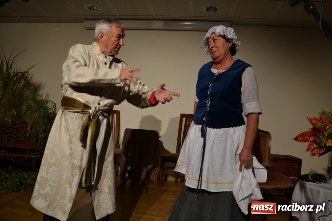 Zdjęcie w galerii na portalu naszraciborz.pl: Falbanka i szabelka - premiera spektaklu w nowej obsadzie na Zamku Piastowskim za nami  wiadomości z regionu