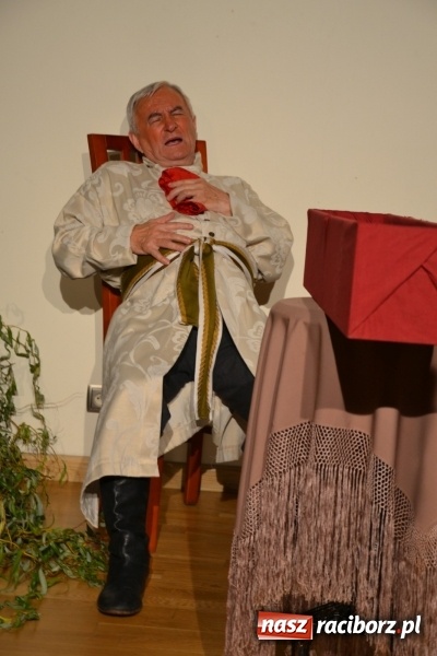 Zdjęcie w galerii na portalu naszraciborz.pl: Falbanka i szabelka - premiera spektaklu w nowej obsadzie na Zamku Piastowskim za nami  wiadomości z regionu