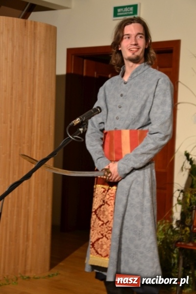 Zdjęcie w galerii na portalu naszraciborz.pl: Falbanka i szabelka - premiera spektaklu w nowej obsadzie na Zamku Piastowskim za nami  wiadomości z regionu