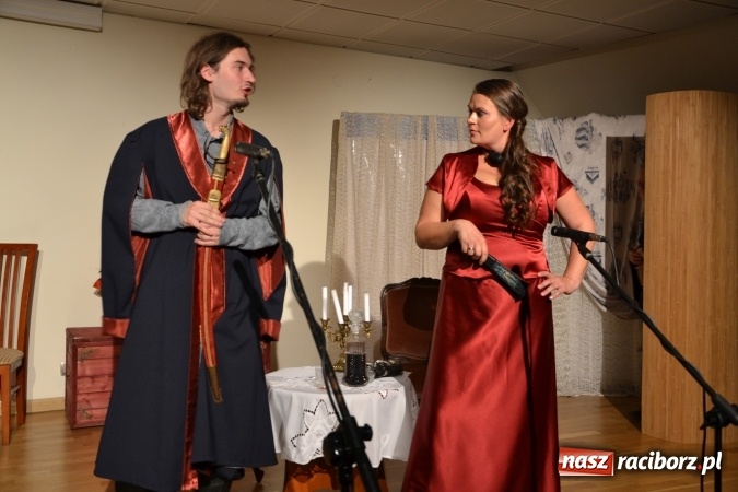 Zdjęcie w galerii na portalu naszraciborz.pl: Falbanka i szabelka - premiera spektaklu w nowej obsadzie na Zamku Piastowskim za nami  wiadomości z regionu