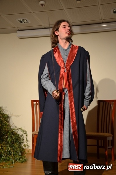 Zdjęcie w galerii na portalu naszraciborz.pl: Falbanka i szabelka - premiera spektaklu w nowej obsadzie na Zamku Piastowskim za nami  wiadomości z regionu