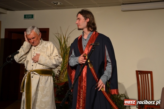 Zdjęcie w galerii na portalu naszraciborz.pl: Falbanka i szabelka - premiera spektaklu w nowej obsadzie na Zamku Piastowskim za nami  wiadomości z regionu