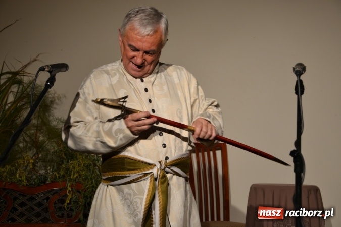 Zdjęcie w galerii na portalu naszraciborz.pl: Falbanka i szabelka - premiera spektaklu w nowej obsadzie na Zamku Piastowskim za nami  wiadomości z regionu