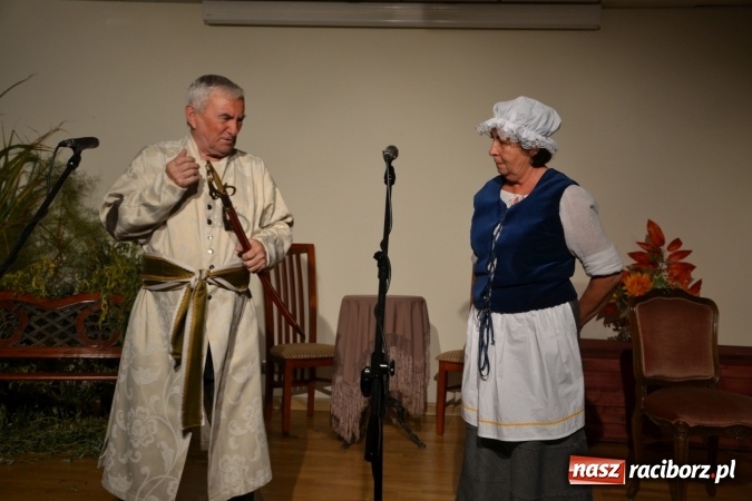 Zdjęcie w galerii na portalu naszraciborz.pl: Falbanka i szabelka - premiera spektaklu w nowej obsadzie na Zamku Piastowskim za nami  wiadomości z regionu