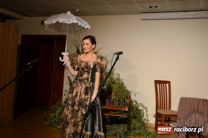 Zdjęcie w galerii na portalu naszraciborz.pl: Falbanka i szabelka - premiera spektaklu w nowej obsadzie na Zamku Piastowskim za nami  wiadomości z regionu