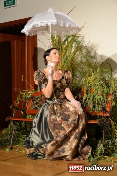 Zdjęcie w galerii na portalu naszraciborz.pl: Falbanka i szabelka - premiera spektaklu w nowej obsadzie na Zamku Piastowskim za nami  wiadomości z regionu