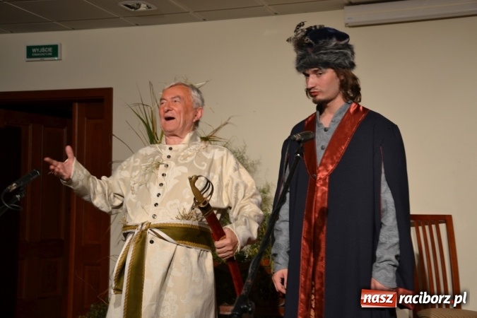 Zdjęcie w galerii na portalu naszraciborz.pl: Falbanka i szabelka - premiera spektaklu w nowej obsadzie na Zamku Piastowskim za nami  wiadomości z regionu