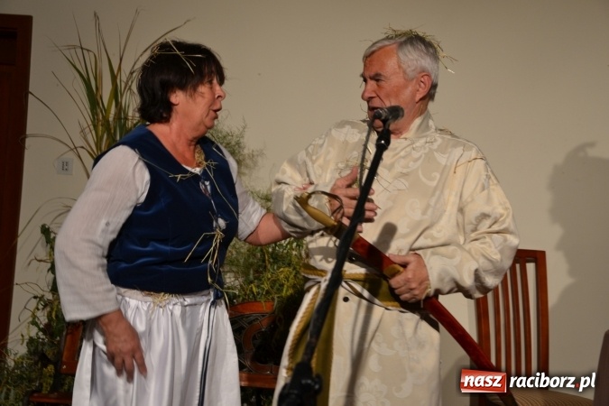 Zdjęcie w galerii na portalu naszraciborz.pl: Falbanka i szabelka - premiera spektaklu w nowej obsadzie na Zamku Piastowskim za nami  wiadomości z regionu