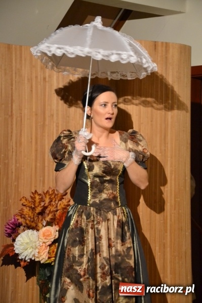 Zdjęcie w galerii na portalu naszraciborz.pl: Falbanka i szabelka - premiera spektaklu w nowej obsadzie na Zamku Piastowskim za nami  wiadomości z regionu